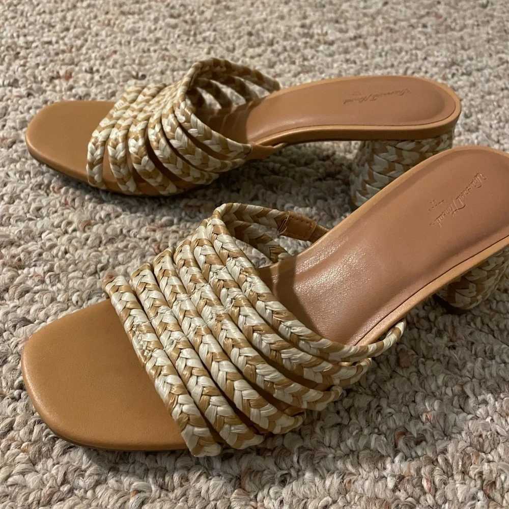 Universal Thread Sandals - Picture 3 of 3
